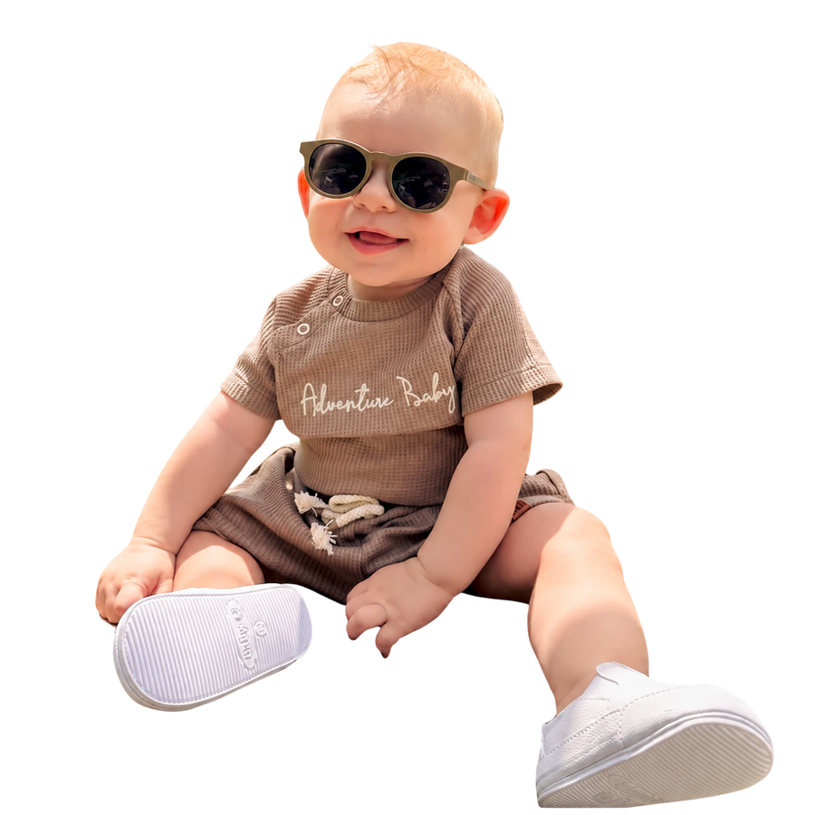 Bebé con lentes SunKids