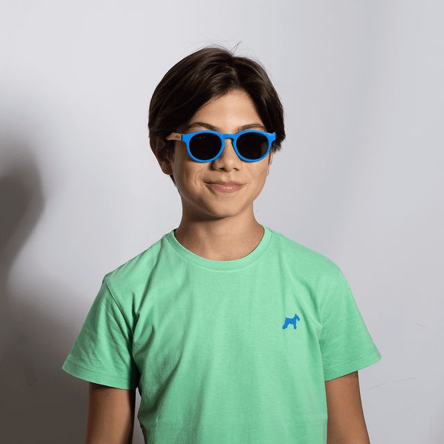 Niño con lentes SunKids