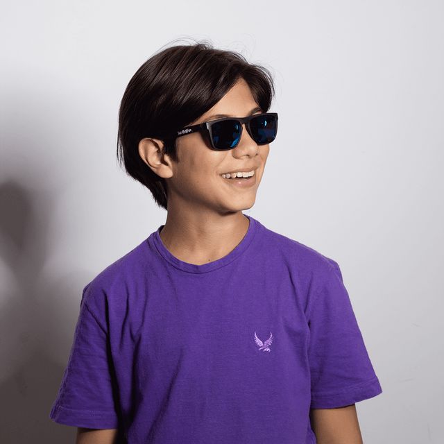 Niño con lentes SunKids