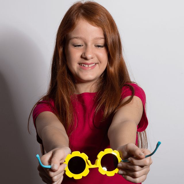 Niño con lentes SunKids